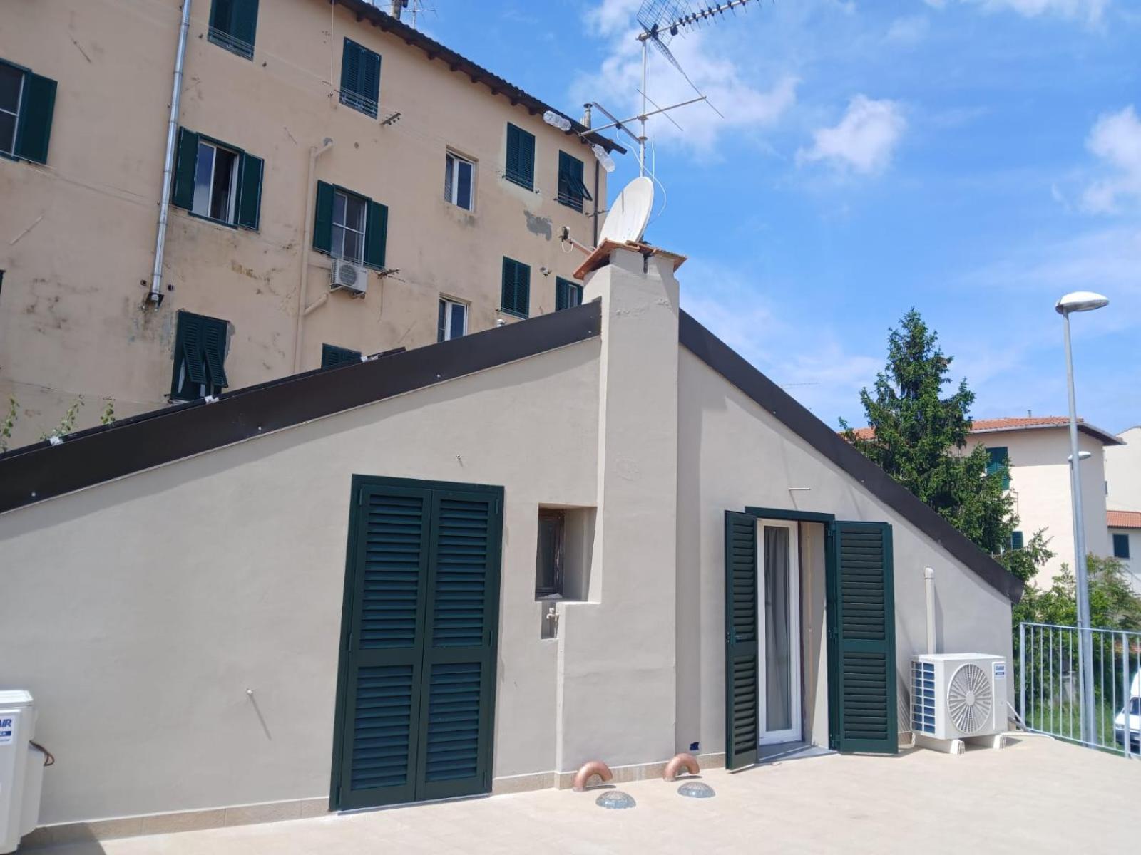Una dimora intera senza cucina con parcheggio interno Livorno Esterno foto